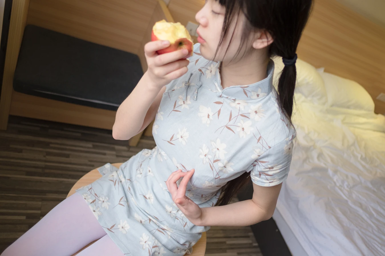 西尔酱 – 兰草旗袍篇 [41P/81MB]