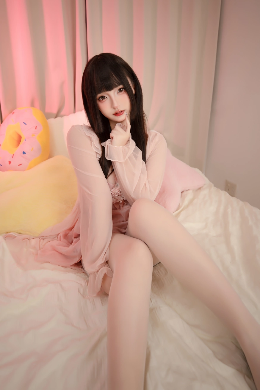 神楽坂真冬 – 高跟睡袍 [75P+2V/649MB]