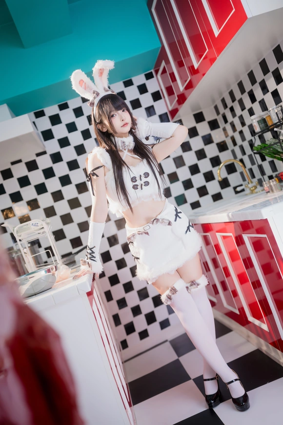 神楽坂真冬 – 毛绒白兔 [75P+2V/316MB]