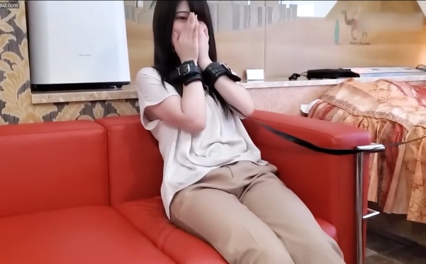 [会员][视频]無修正・美人すぎる芸能マネージャーを拘束して激ピス剛毛まんこに連続中出し[1V/1.63G]