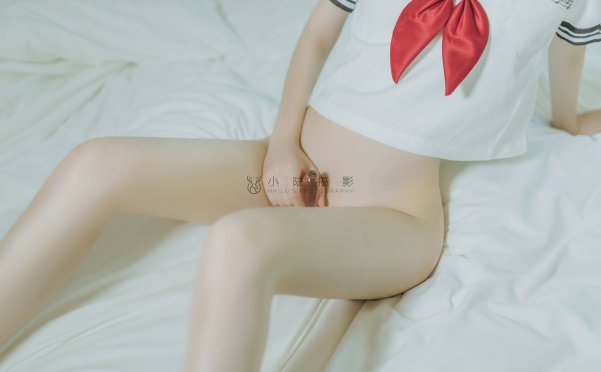 [鹿初少女]天台露出[40P/230MB]